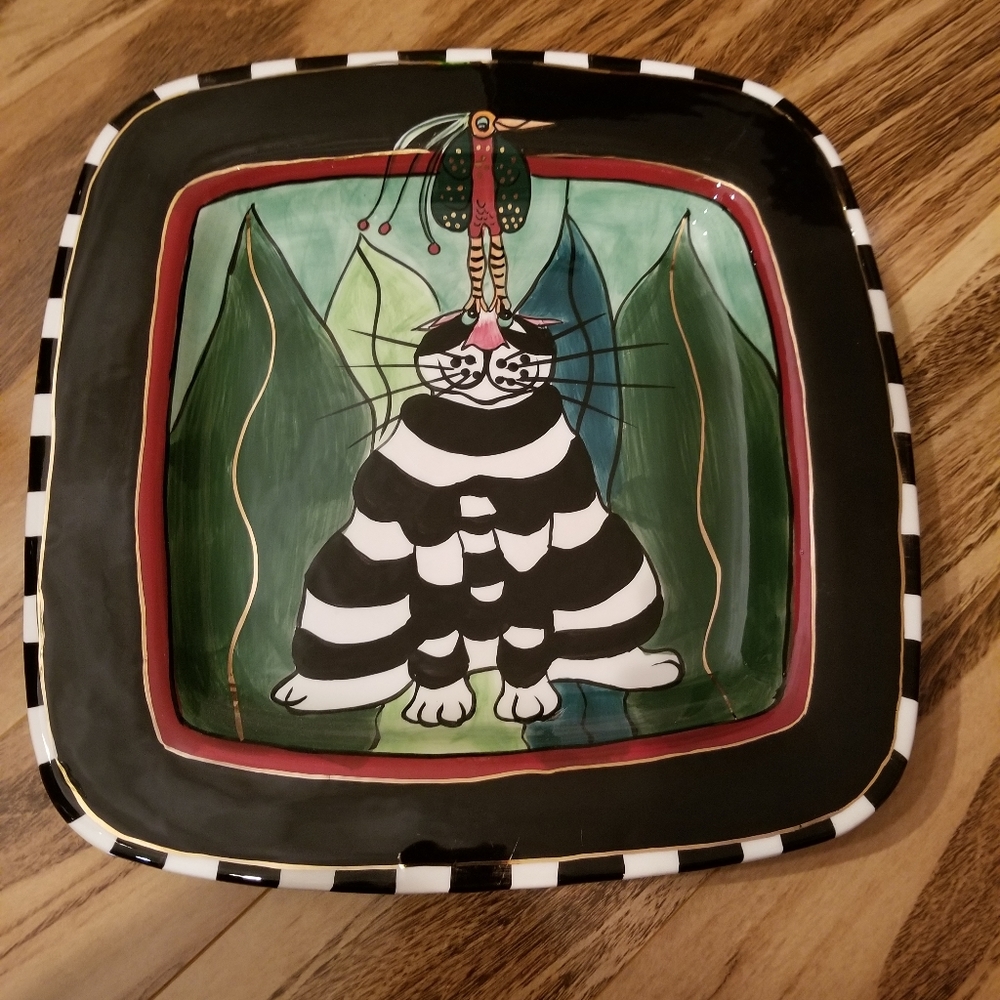 Hanging plate striped cat